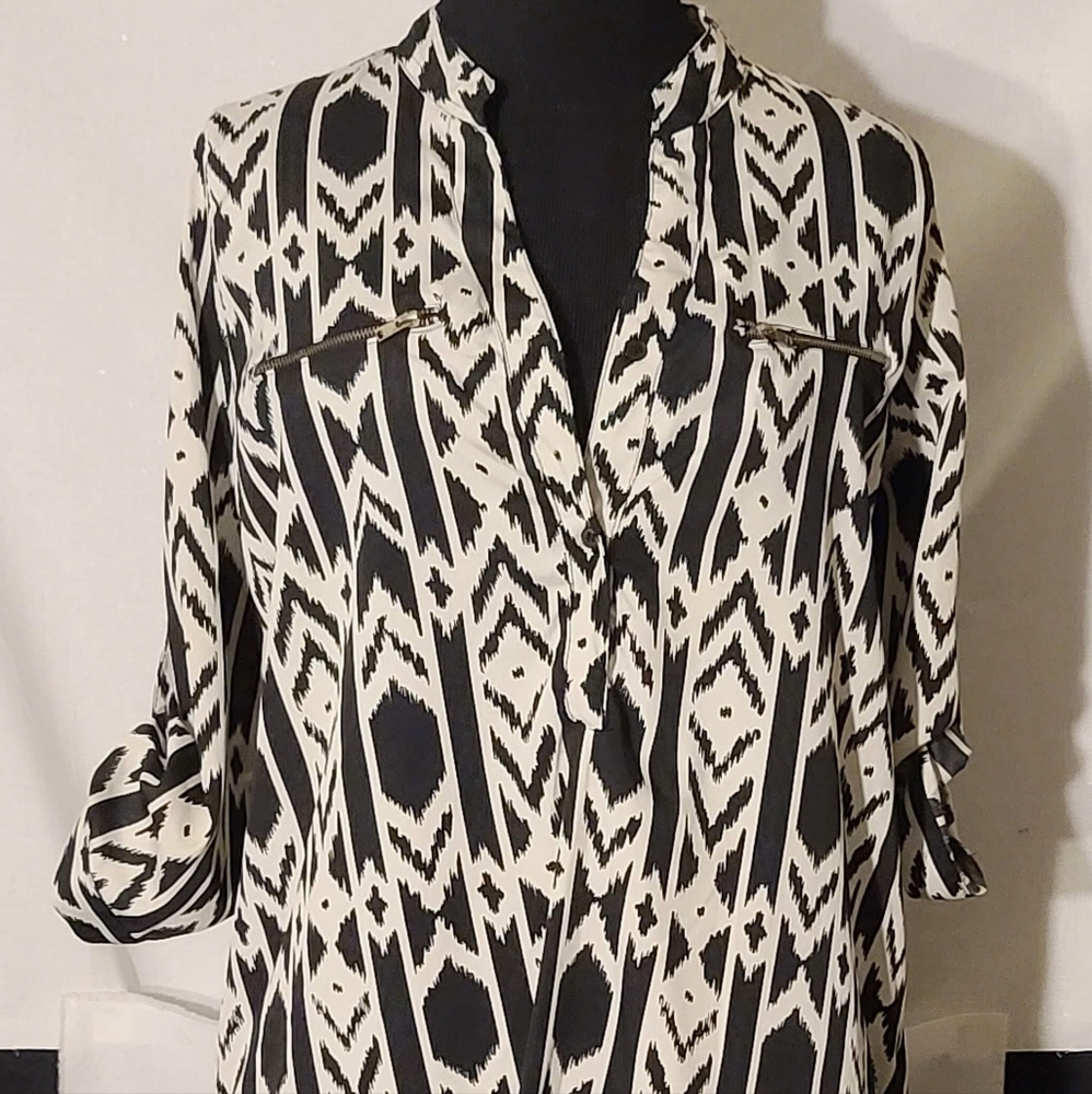Time to Bloom Black and White Top